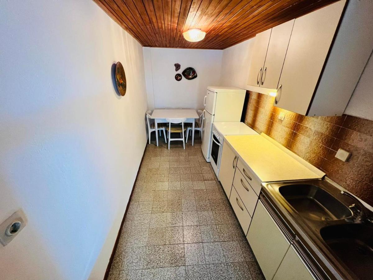 Sea Breeze Apartments With Private Beach And Boat Anchorage Stara Novalja Exterior foto