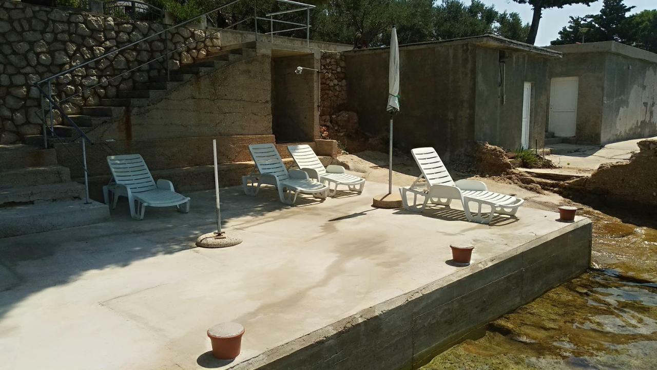 Sea Breeze Apartments With Private Beach And Boat Anchorage Stara Novalja Exterior foto